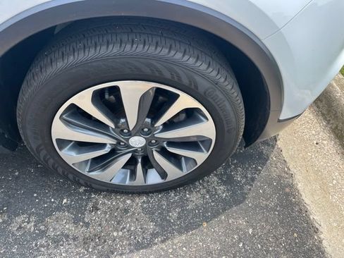Used 2019 Buick Encore Essence FWD image 6