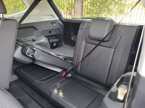 Used 2023 Volkswagen Tiguan SE FWD image 14