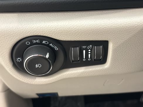 Used 2022 Chrysler Pacifica Touring-L FWD image 26