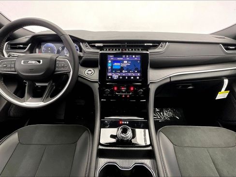 New 2025 Jeep Grand Cherokee L Altitude image 5