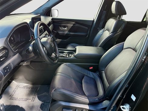 Used 2025 Honda Pilot Black Edition image 22