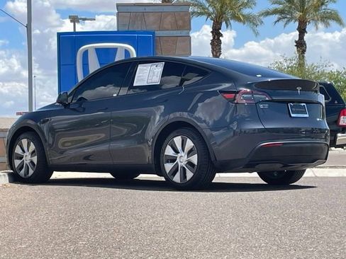 Used 2024 Tesla Model Y Long Range AWD/4WD image 4