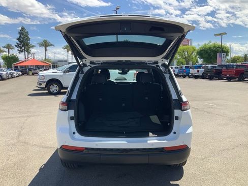 Certified 2023 Jeep Grand Cherokee Altitude image 7