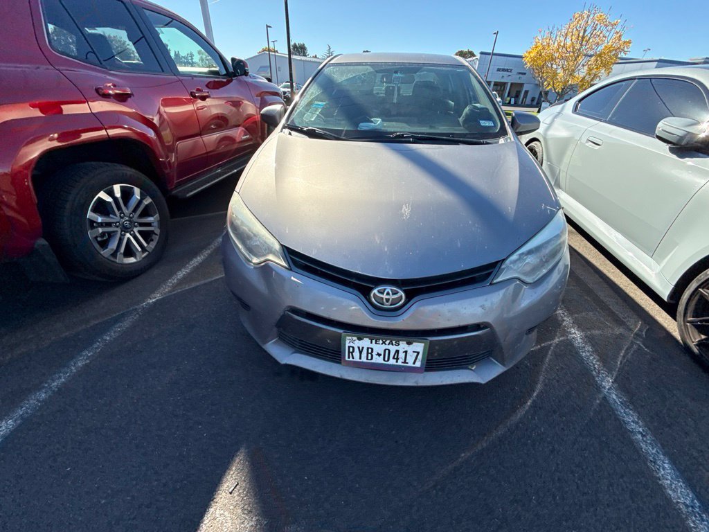 Used 2015 Toyota Corolla LE FWD image 2