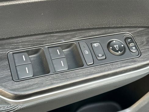 Certified 2021 Honda Clarity Plug-In Hybrid image 12