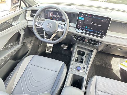 New 2026 Volkswagen Tiguan SE R-Line FWD image 10