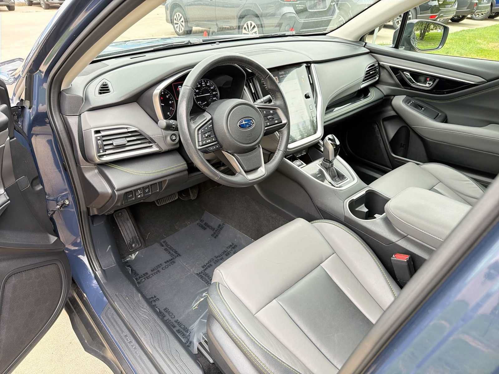 Used 2023 Subaru Outback Onyx Edition AWD/4WD image 2