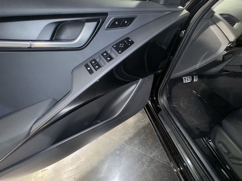 Certified 2025 Kia Niro SX Touring image 17