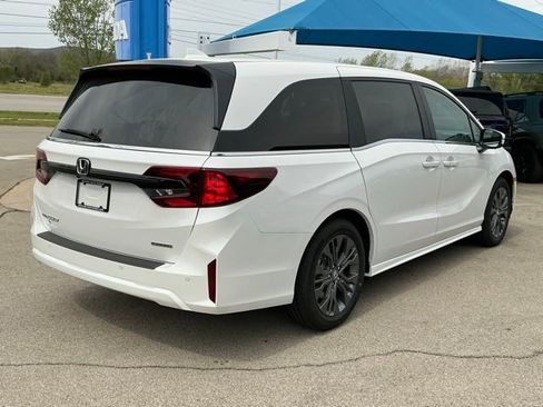 New 2026 Honda Odyssey Touring image 3