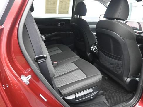 Used 2025 Kia Sorento LX FWD image 25
