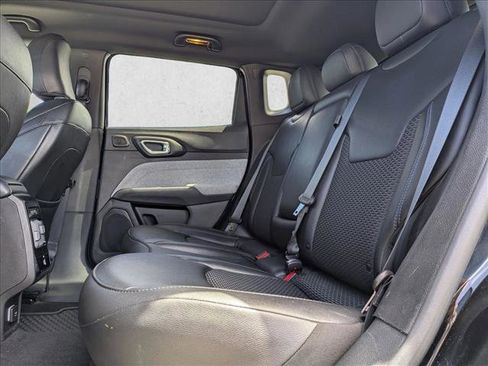 Used 2025 Jeep Compass Latitude w/ Sun & Sound Group AWD/4WD image 18
