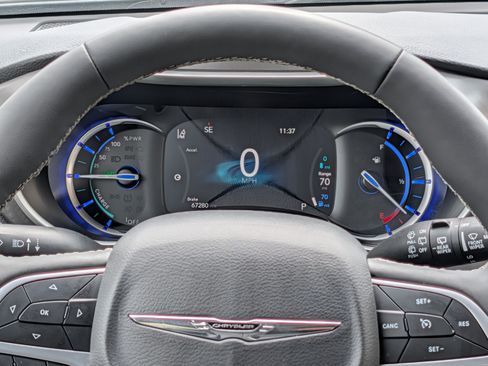 Used 2024 Chrysler Pacifica Limited FWD image 20