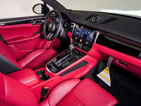 New 2026 Porsche Macan image 14