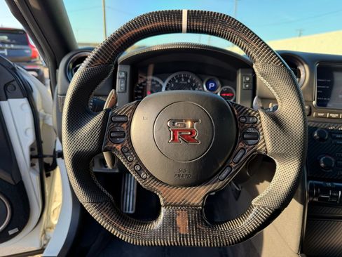 Used 2015 Nissan GT-R Premium image 13