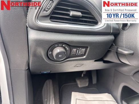 New 2026 Chrysler Pacifica Limited w/ Uconnect Theater Family Group image 17