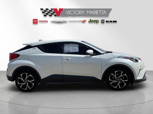 Used 2019 Toyota C-HR XLE FWD image 6