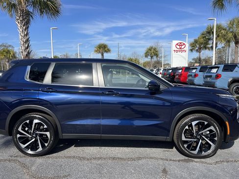 Used 2023 Mitsubishi Outlander SE image 11