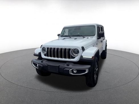 Used 2025 Jeep Wrangler Unlimited Sahara AWD/4WD image 6