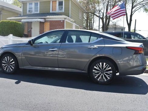 Used 2025 Nissan Altima 2.5 SV FWD image 5