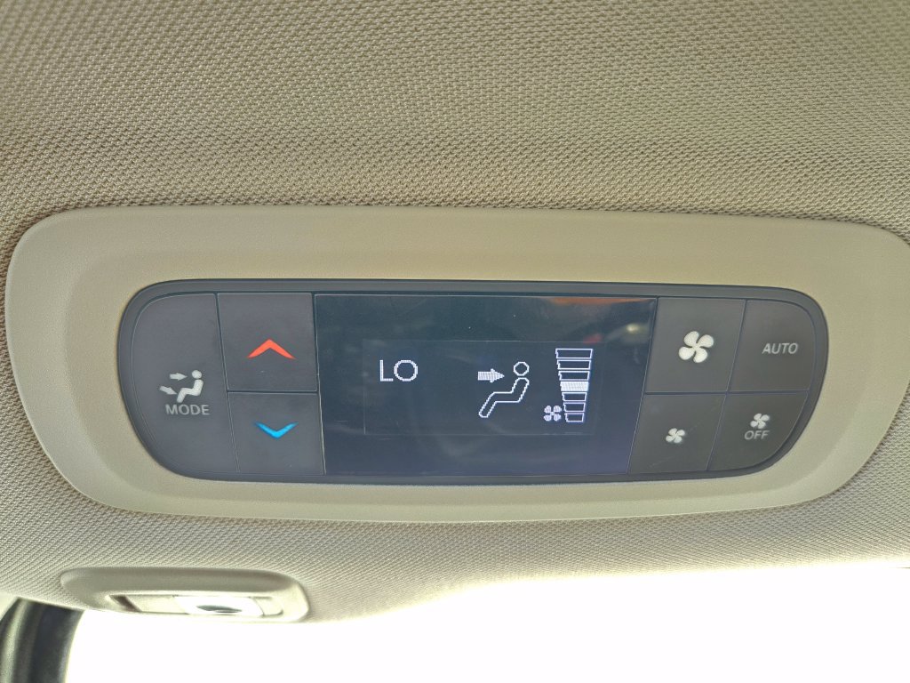 Used 2017 Chrysler Pacifica Limited FWD image 44