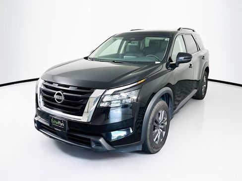 Used 2024 Nissan Pathfinder SV FWD image 3