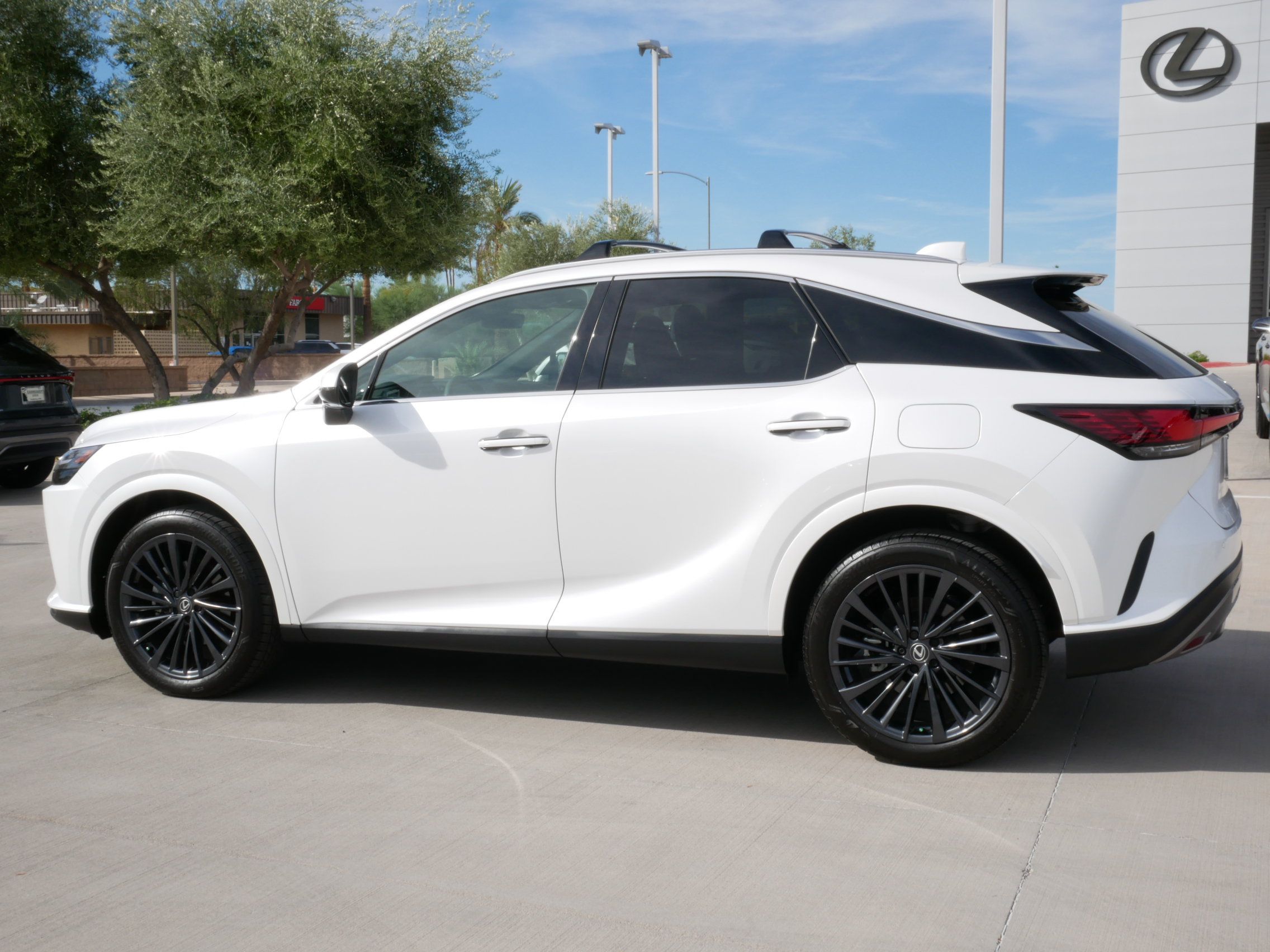 Used 2025 Lexus RX 350h w/ Convenience Package AWD/4WD image 5