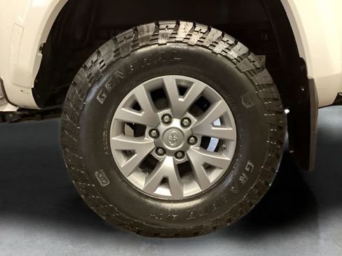 Used 2019 Toyota Tacoma SR5 image 11