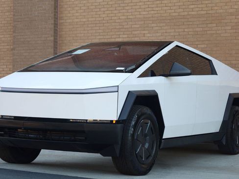 Used 2025 Tesla Cybertruck AWD Crew Cab image 5