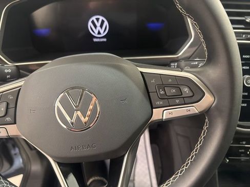 Certified 2023 Volkswagen Tiguan SE w/ Panoramic Sunroof Package image 9