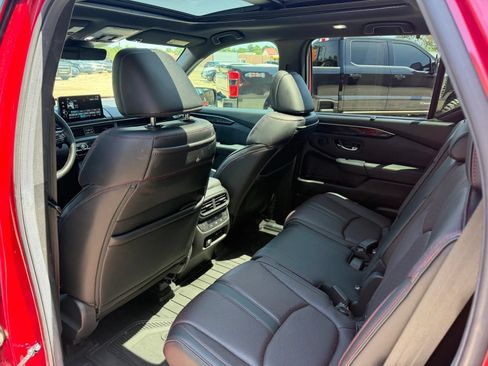 Used 2025 Honda Pilot Black Edition image 19