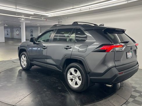 Used 2020 Toyota RAV4 XLE w/ Convenience Package AWD/4WD image 4