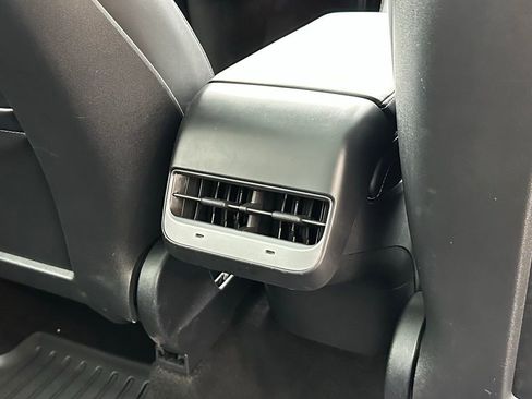 Used 2024 Tesla Model Y Long Range image 29