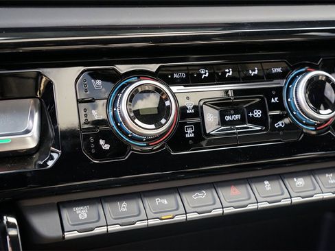 Used 2025 GMC Sierra 2500 AT4X image 29