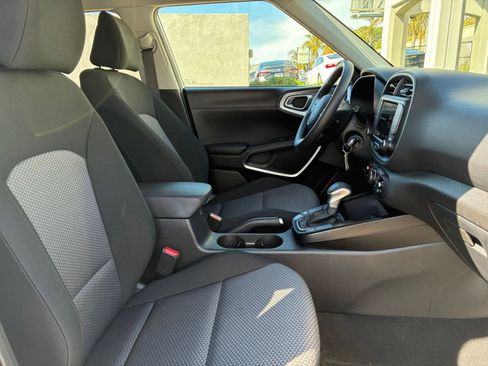 Used 2025 Kia Soul LX w/ LX Technology Package image 34