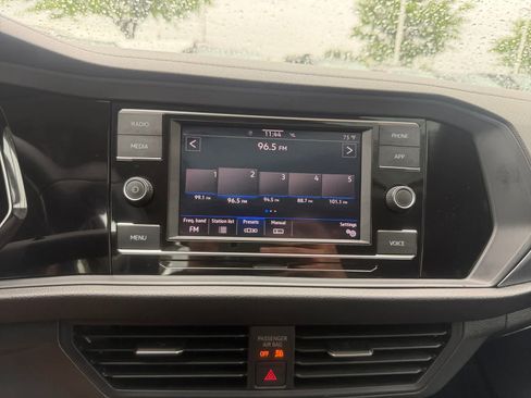 Used 2024 Volkswagen Jetta SE w/ Panoramic Sunroof Package FWD image 24