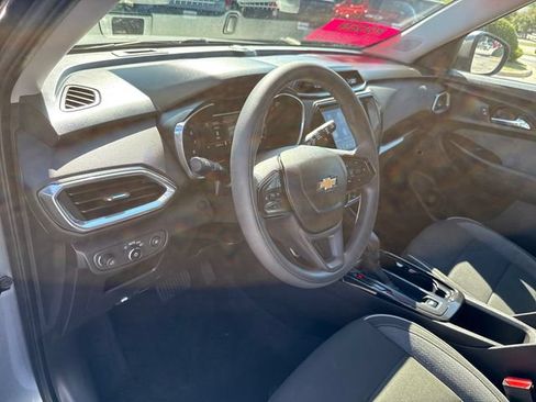 Used 2021 Chevrolet TrailBlazer LT w/ Convenience Package FWD image 14