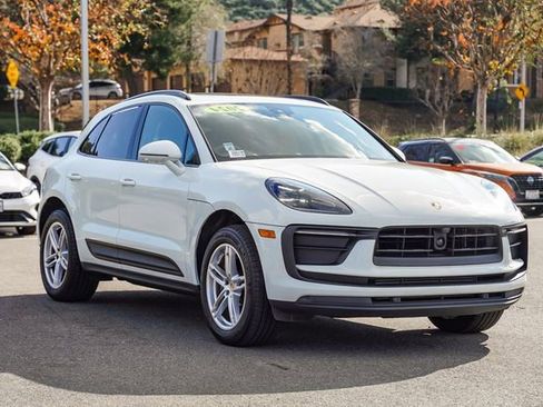 Used 2024 Porsche Macan image 2