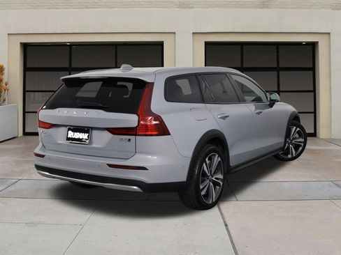 Certified 2025 Volvo V60 B5 Cross Country Plus AWD/4WD image 4