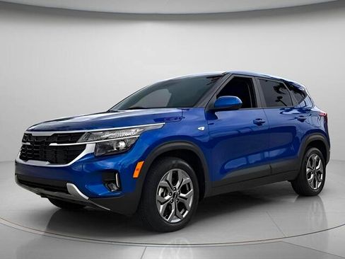Used 2024 Kia Seltos LX AWD/4WD image 9