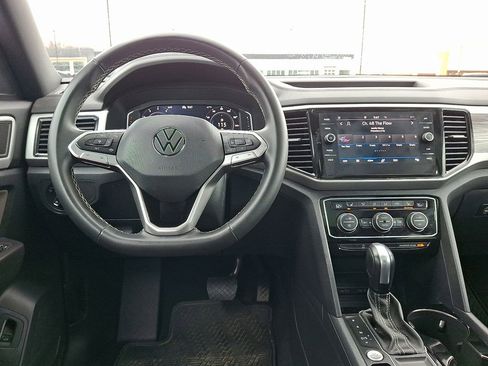 Used 2022 Volkswagen Atlas Cross Sport SE FWD image 11