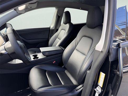 Used 2021 Tesla Model Y Long Range image 18