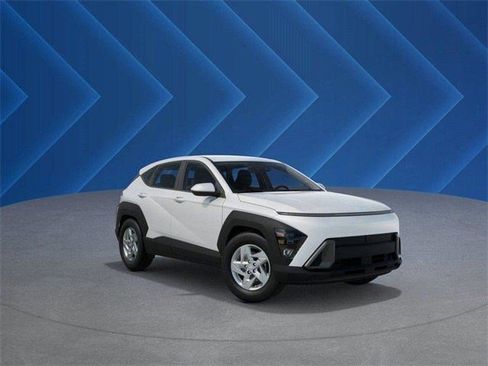 Certified 2025 Hyundai Kona SE image 2