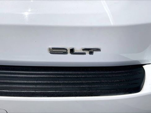 Used 2021 GMC Yukon SLT w/ SLT Premium Package image 10