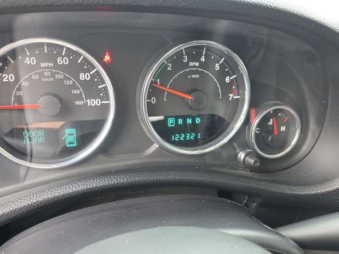 Used 2013 Jeep Wrangler Sport w/ Connectivity Group AWD/4WD image 12