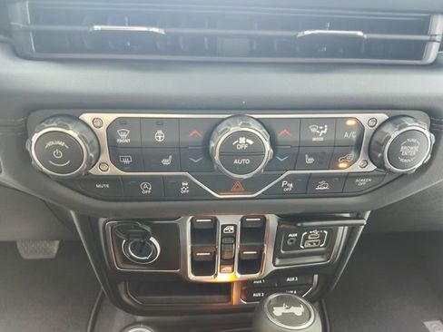New 2026 Jeep Wrangler Unlimited Sahara AWD/4WD image 19
