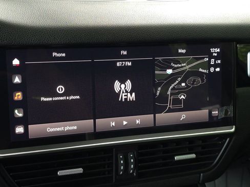 Used 2023 Porsche Cayenne Platinum Edition image 38