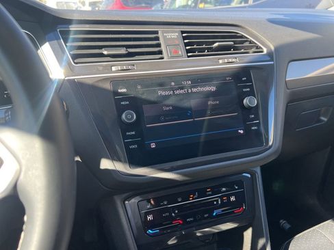 Used 2024 Volkswagen Tiguan SE image 9