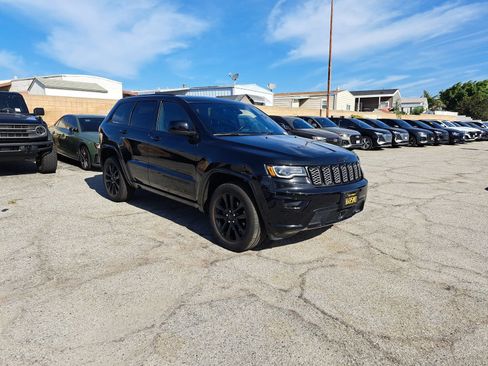 Used 2020 Jeep Grand Cherokee Altitude AWD/4WD image 3