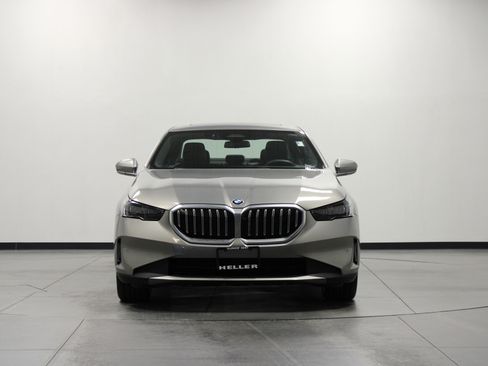 Used 2024 BMW 530i xDrive image 9