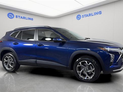 Certified 2024 Chevrolet Trax LT w/ Sunroof Package image 12